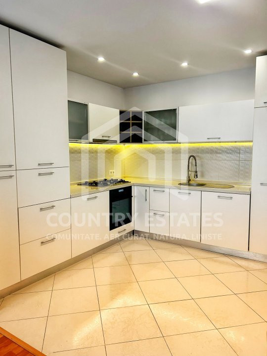 Apartament cu 3 camere de inchiriat,șemineu,barbecue si piscina in Ibiza Sol